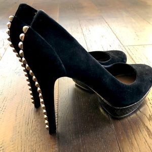 Vince Camuto - Deba - Black Suede, Metallic, Snake Platform, Gold Stud